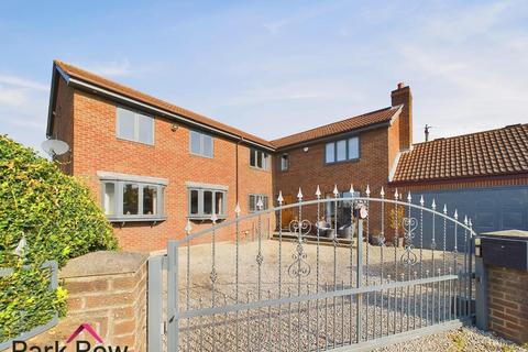 5 bedroom detached house for sale, North Road/Gauk Street, Brotherton