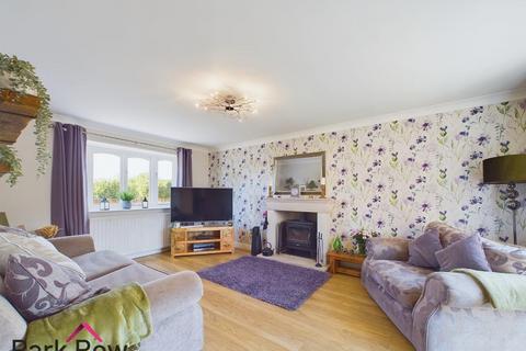 5 bedroom detached house for sale, North Road/Gauk Street, Brotherton