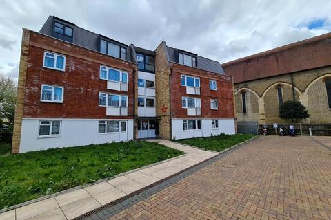 2 bedroom flat to rent, St. Barnabas Road, Mitcham