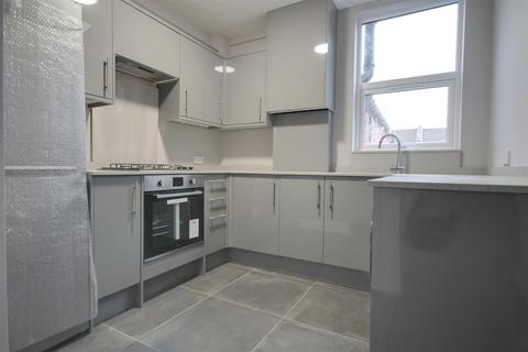 House share to rent, Sandringham Road, London