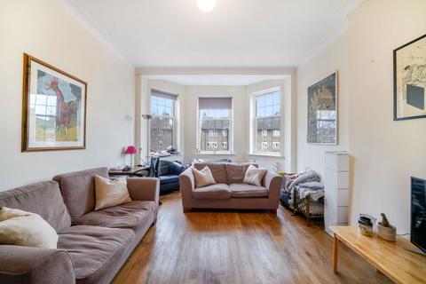 4 bedroom flat to rent, Trouville Road, London SW4