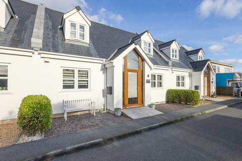 3 bedroom terraced house for sale, 2 Beachcomber Close, Castel, Guernsey