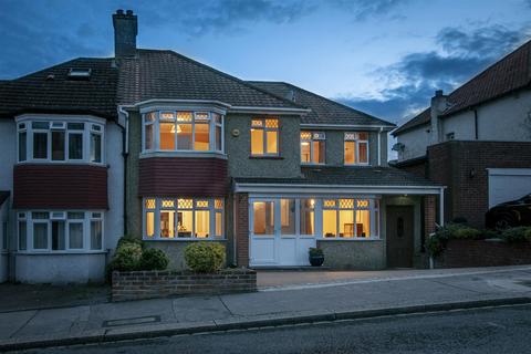 4 bedroom semi-detached house to rent, Bigginwood Road, London