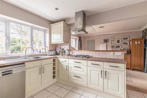 4 bedroom semi-detached house to rent, Spring Grove Road, Isleworth TW7