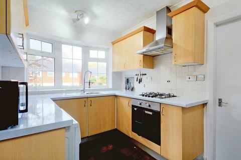 3 bedroom detached house to rent, Mays Avenue, Carlton, Nottingham, NG4 1AS