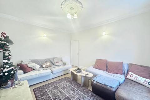 3 bedroom apartment to rent, Ouseley Road, London SW12