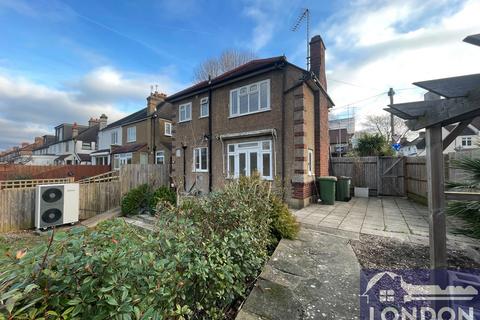 3 bedroom detached house to rent, Demesne Road, Wallington SM6