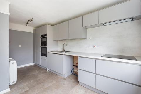 3 bedroom end of terrace house for sale, Evenden Road, Meopham Gravesend DA13