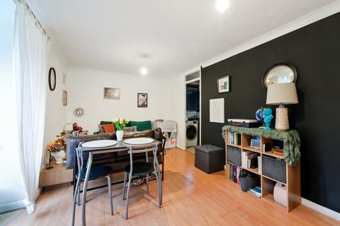 1 bedroom flat for sale, Seymour Gardens, London