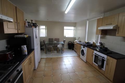 8 bedroom terraced house to rent, Bainbrigge Road, Headingley, Leeds LS6