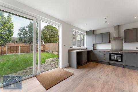 3 bedroom semi-detached house to rent, Buckhurst Hill, IG9