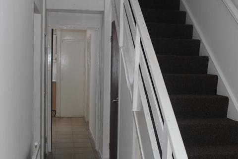 5 bedroom terraced house to rent, Swan Road, Southall