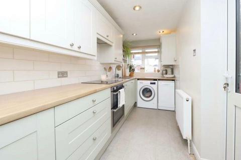 4 bedroom terraced house to rent, Owen Road, Hayes UB4