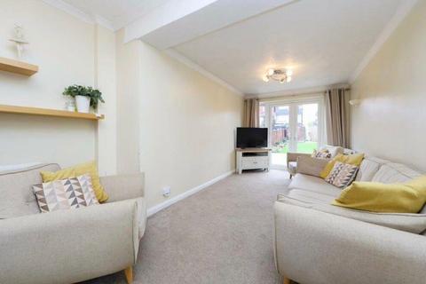 4 bedroom terraced house to rent, Owen Road, Hayes UB4