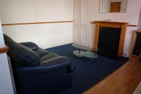 2 bedroom terraced house to rent, Recreation View, Holbeck, Leeds