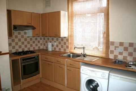 2 bedroom terraced house to rent, Recreation View, Holbeck, Leeds