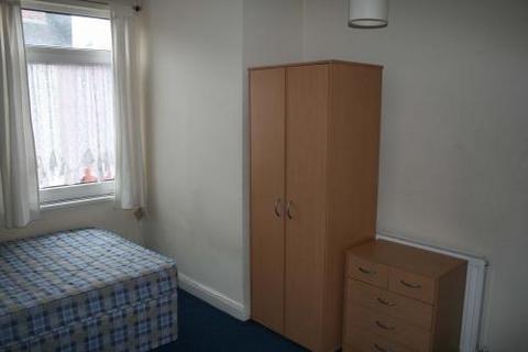 2 bedroom terraced house to rent, Recreation View, Holbeck, Leeds