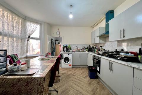 3 bedroom terraced house for sale, Barking Road, Plaistow, E13