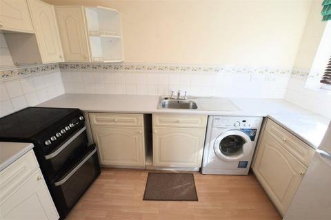 2 bedroom flat to rent, Woodland Grove, Epping