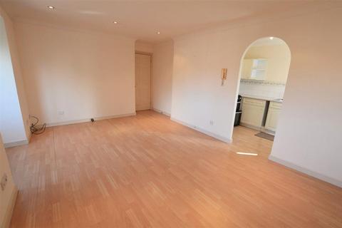 2 bedroom flat to rent, Woodland Grove, Epping