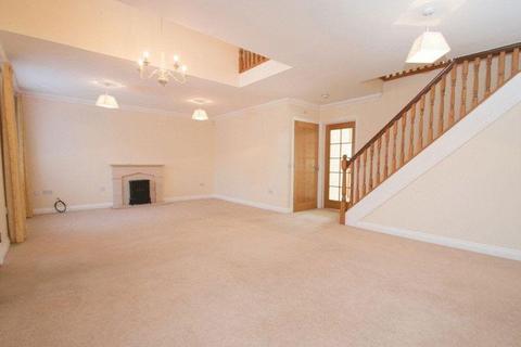 5 bedroom house to rent, Willowmead Close, Runcton