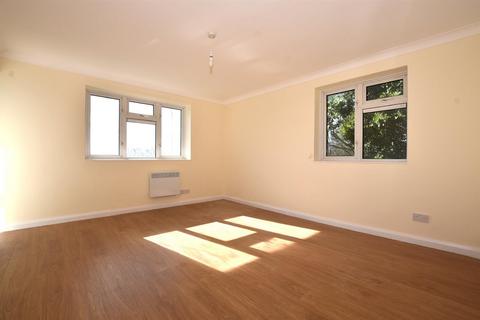 3 bedroom apartment to rent, Woodford Green, IG8