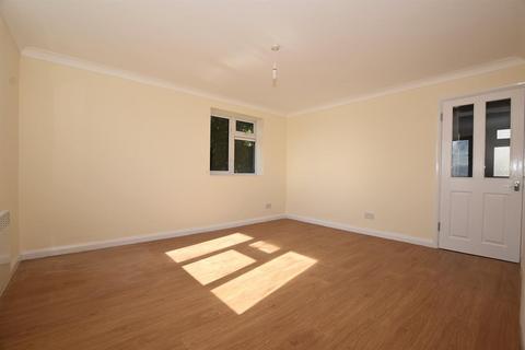 3 bedroom apartment to rent, Woodford Green, IG8