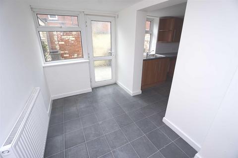 3 bedroom end of terrace house to rent, Longfellow Avenue, Bolton BL3