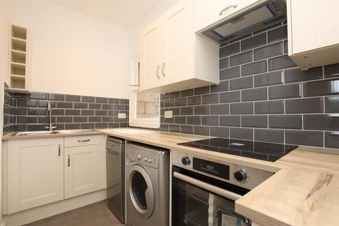 2 bedroom flat to rent, 7 Fountain Buildings, Bath BA1