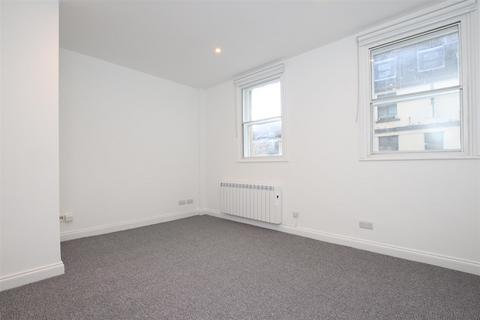 2 bedroom flat to rent, 7 Fountain Buildings, Bath BA1