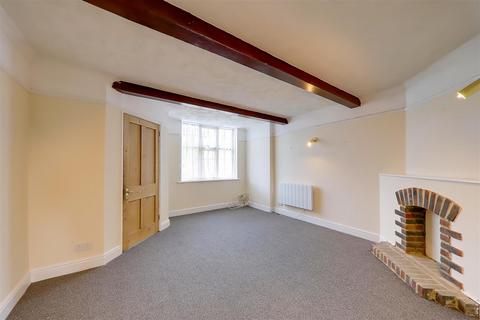 3 bedroom maisonette to rent, Grand Avenue, Worthing, BN11