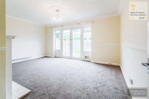 3 bedroom terraced house to rent, Curling Walk, Basildon