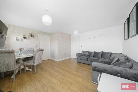 2 bedroom flat to rent, Hogg Lane, Grays RM17