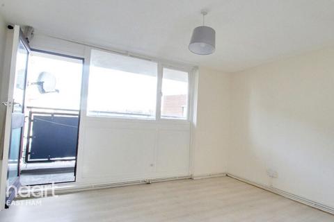 2 bedroom flat to rent, Melford Road, LONDON