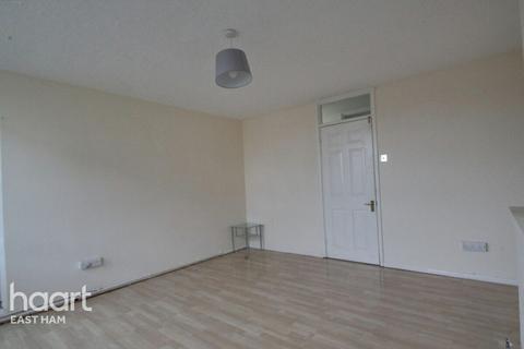 2 bedroom flat to rent, Melford Road, LONDON