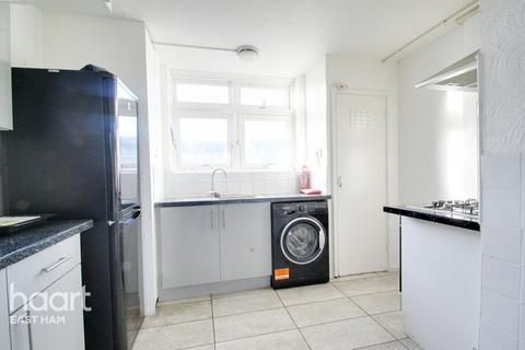 2 bedroom flat to rent, Melford Road, LONDON