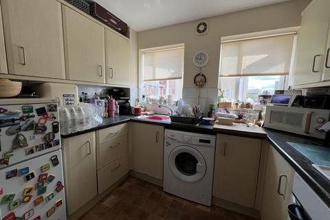 2 bedroom flat to rent, Langdale Grove, Corby