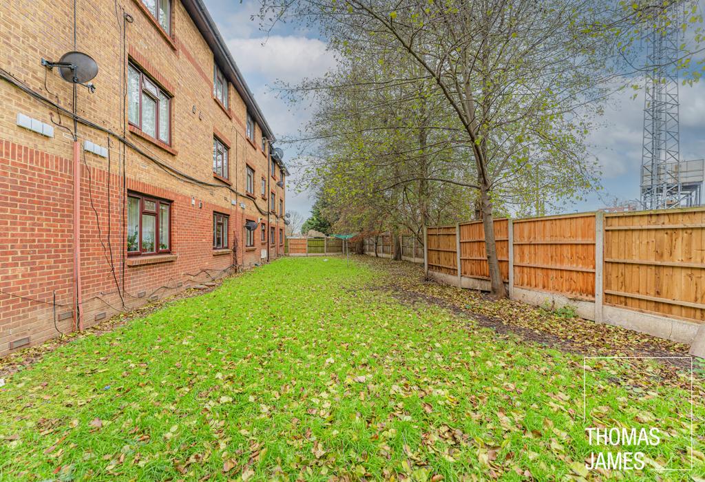 Parr Close, landscaped grounds