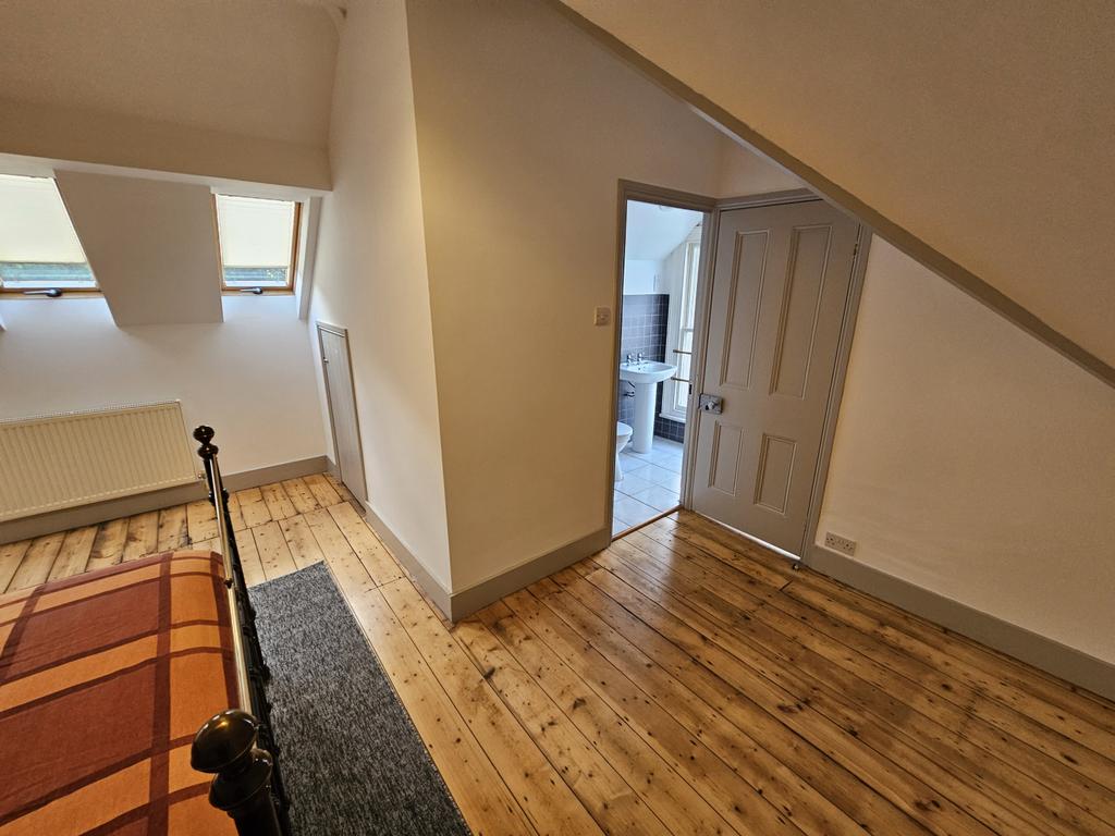 Attic Room with en suite