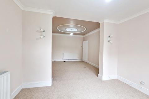 4 bedroom semi-detached house to rent, Sutton Way, Hounslow TW5