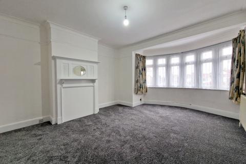 4 bedroom semi-detached house to rent, Sutton Way, Hounslow TW5