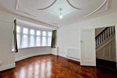 4 bedroom semi-detached house to rent, Sutton Way, Hounslow TW5