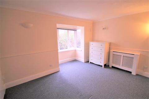 Studio to rent, High Street, West Drayton, UB7