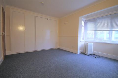 Studio to rent, High Street, West Drayton, UB7