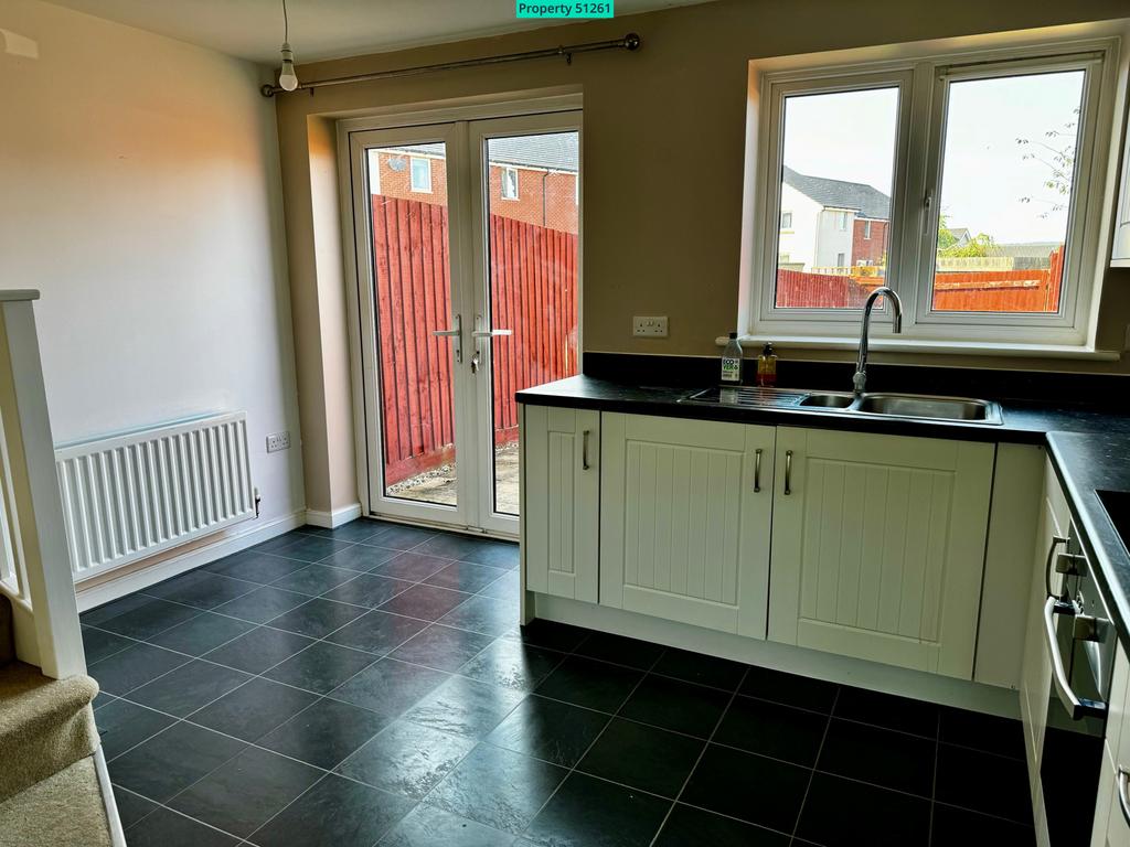 Kitchen / Dining area