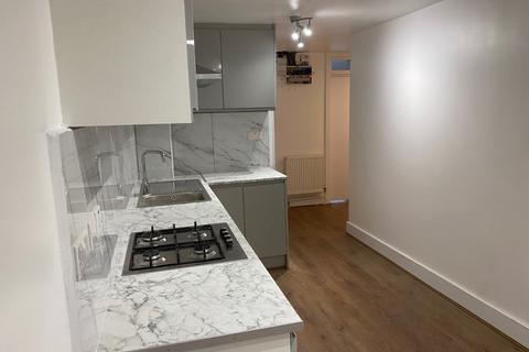 Studio to rent, Richmond Road, London, E8