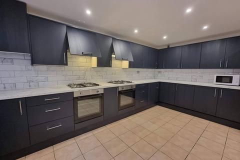 8 bedroom terraced house to rent, Richmond Avenue, Hyde Park, Leeds LS6