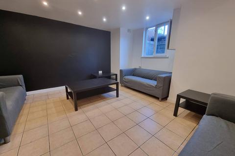 8 bedroom terraced house to rent, Richmond Avenue, Hyde Park, Leeds LS6