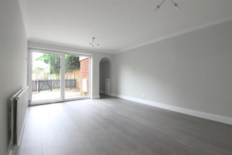 2 bedroom maisonette to rent, Churchfield Path, Cheshunt