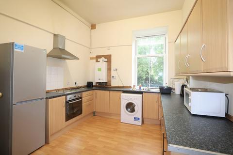 4 bedroom flat to rent, Polwarth Gardens, Edinburgh, EH11